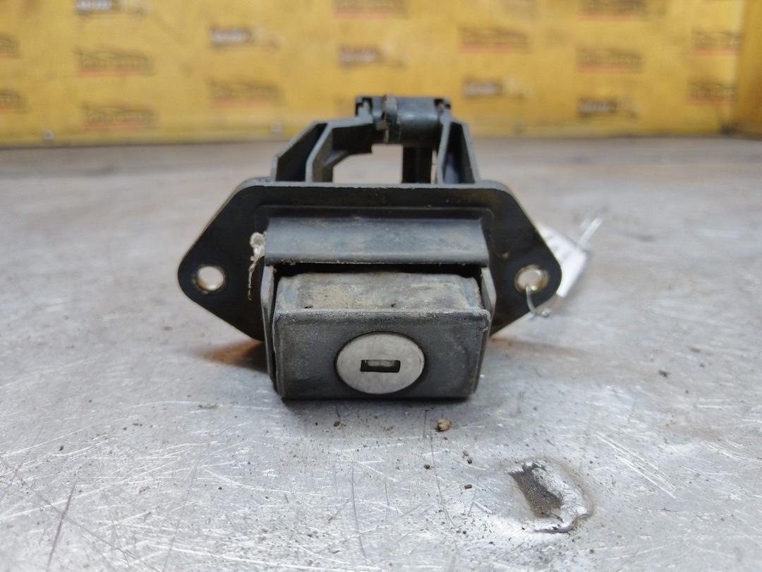 Кнопка открытия багажника W22DAW Opel Vectra - Фото 1