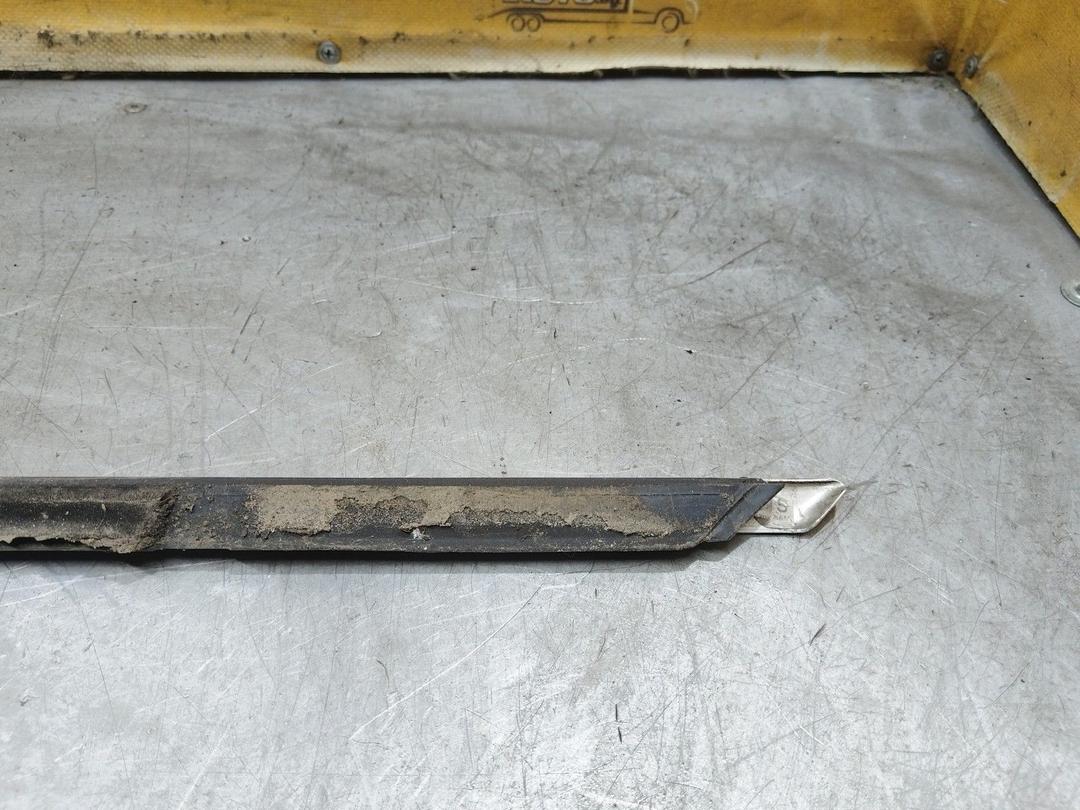 Молдинг стекла двери передней правой наружный A90OTG Volkswagen Passat купить с доставкой