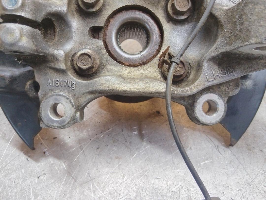 Кулак поворотный левый RBQNIO Ford Fusion купить с доставкой