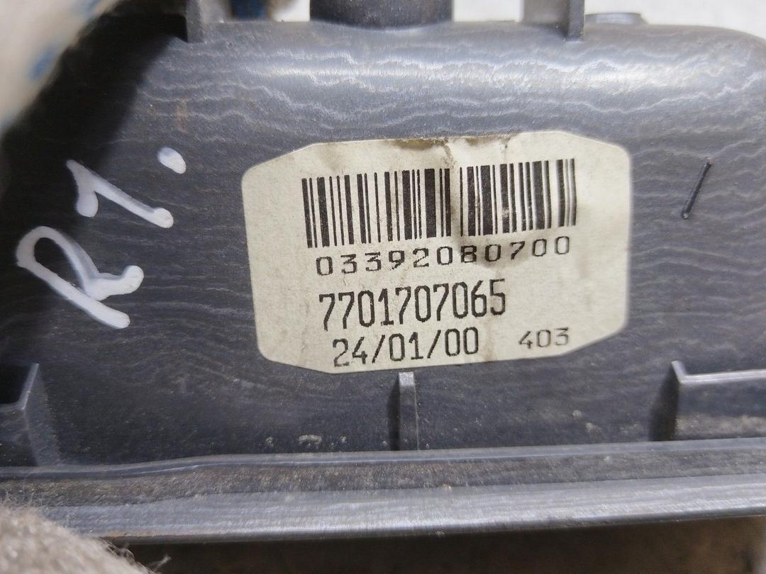 Ручка внутренняя передняя правая XJ6870 Renault Laguna купить в магазине запчастей бу