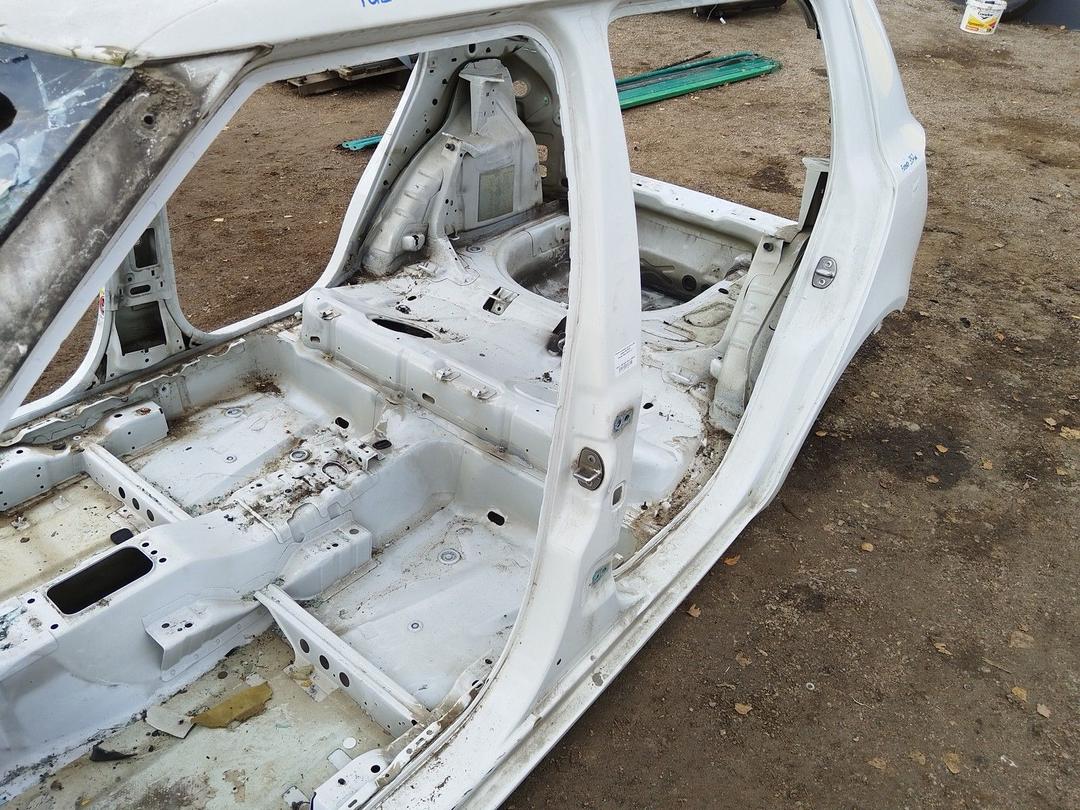 Стойка кузовная центральная левая DWYATD Skoda Fabia купить с доставкой