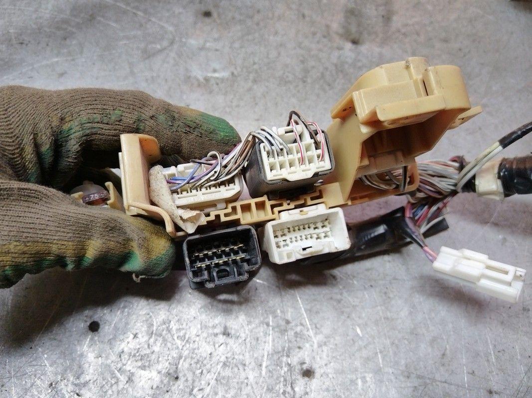 Проводка салона AQ2K7U Toyota Avensis Verso undefined