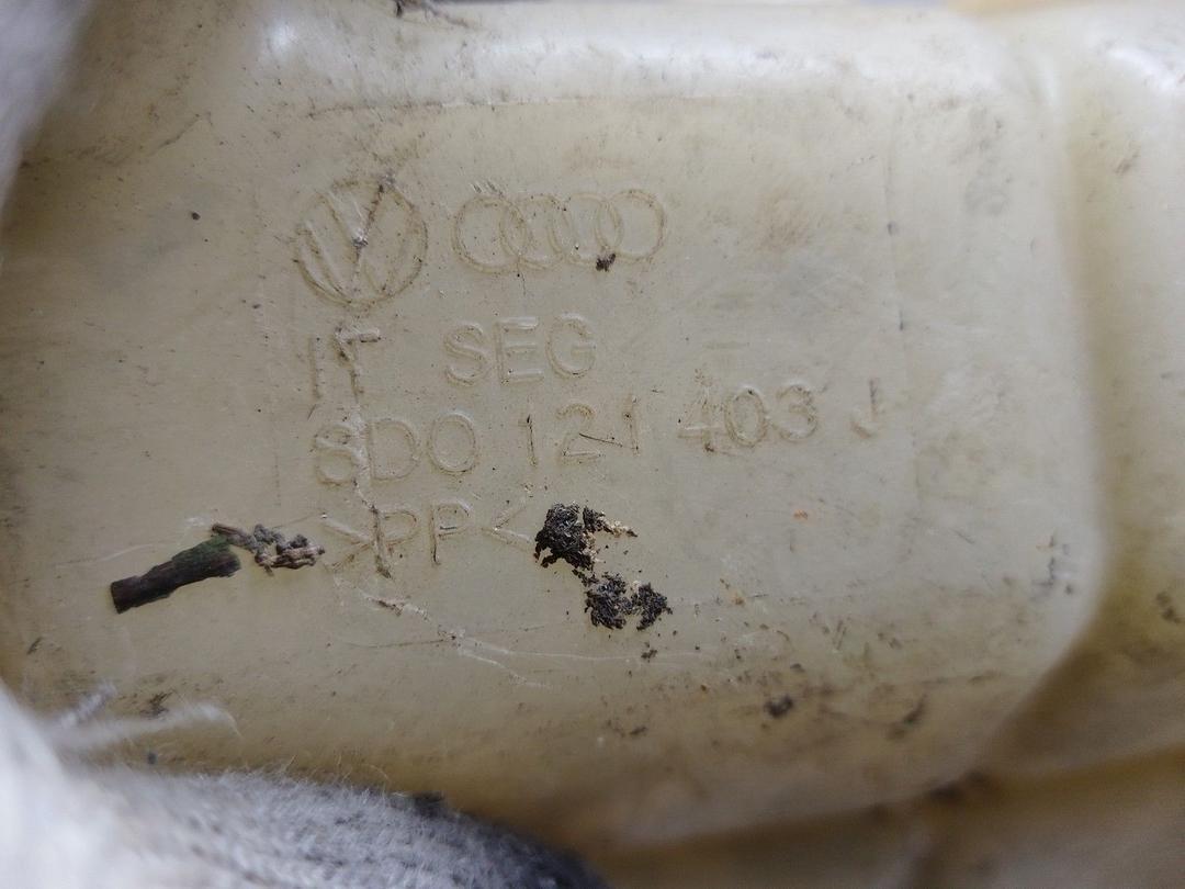 Бачок расширительный 0AMVL0 Volkswagen Passat купить с доставкой