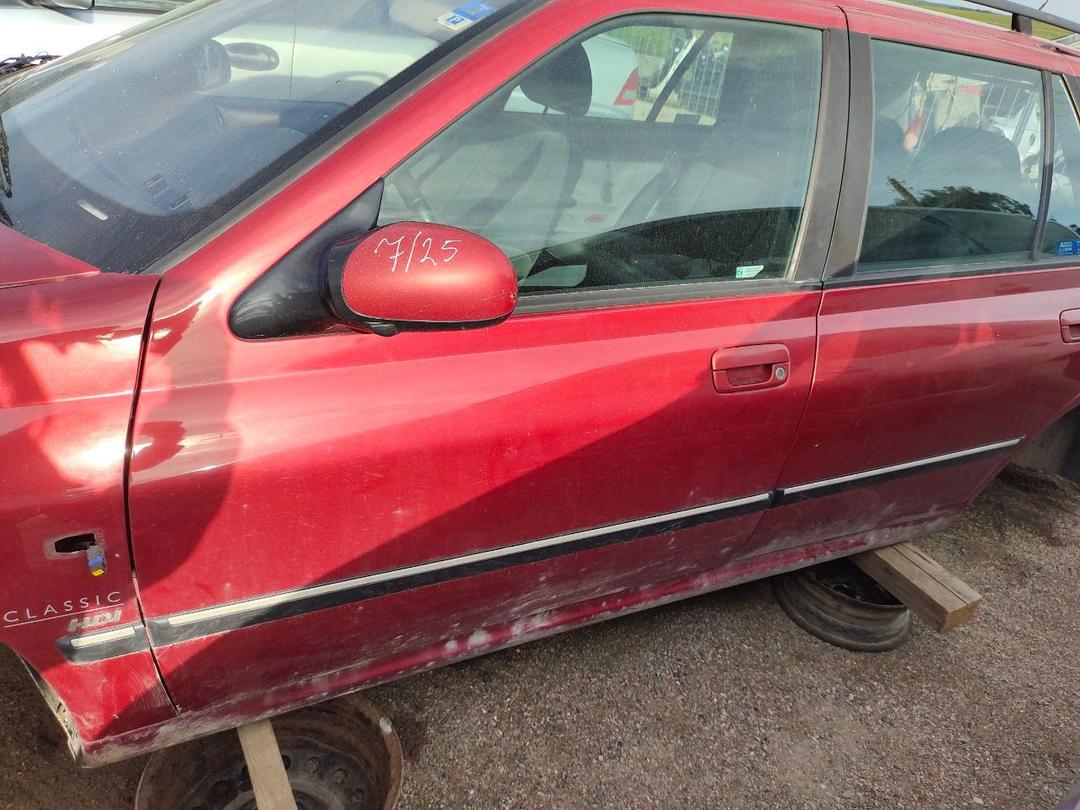 Стекло двери передней левой UNDSYC Peugeot 406 - Фото 1