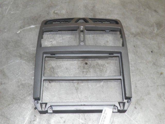 Рамка под магнитолу Y8IHG4 Peugeot 307