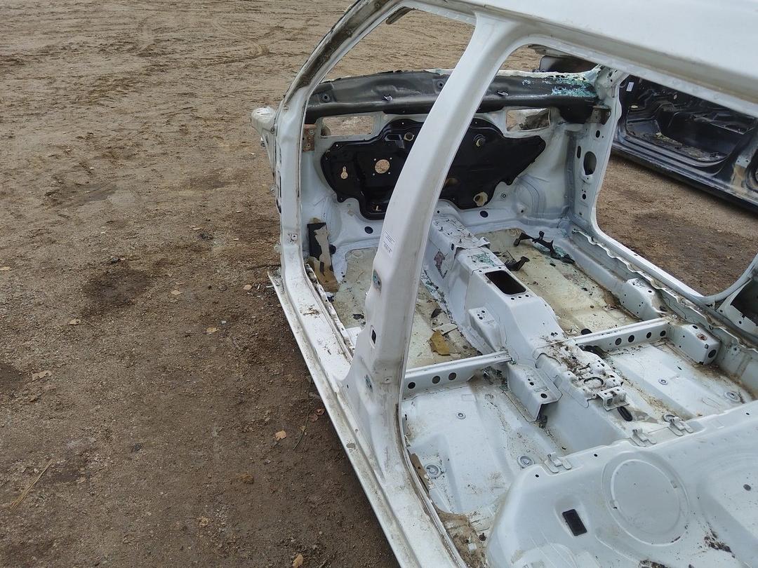 Стойка кузовная центральная левая DWYATD Skoda Fabia купить в магазине запчастей бу