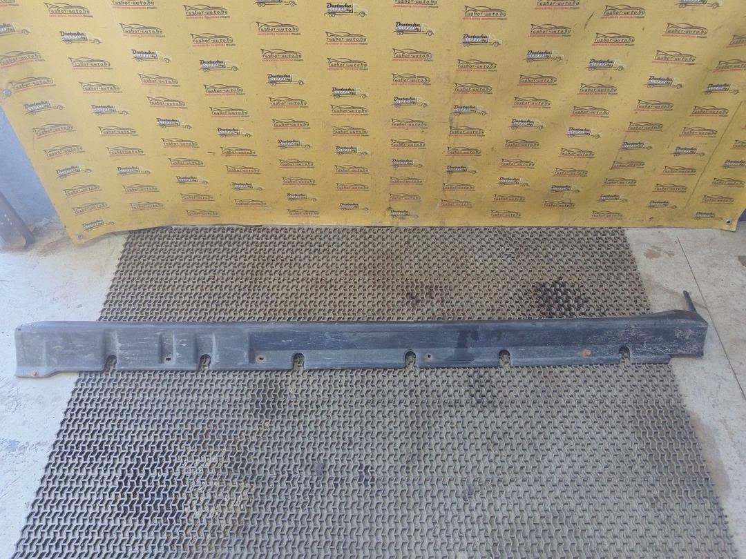 Накладка на порог наружная правая LU4Q3B Mitsubishi Carisma - Фото 1