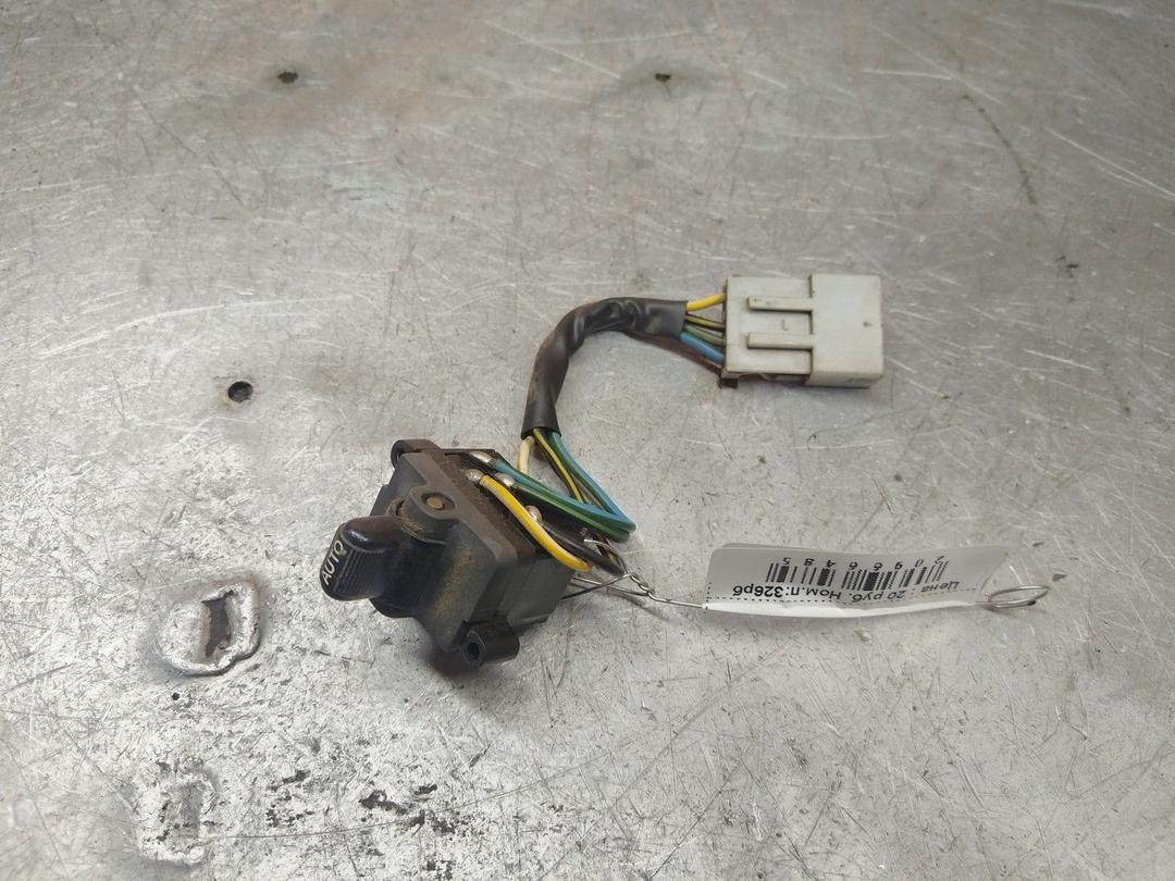 Кнопка стеклоподъемника переднего левого 6FZLYK Rover 45