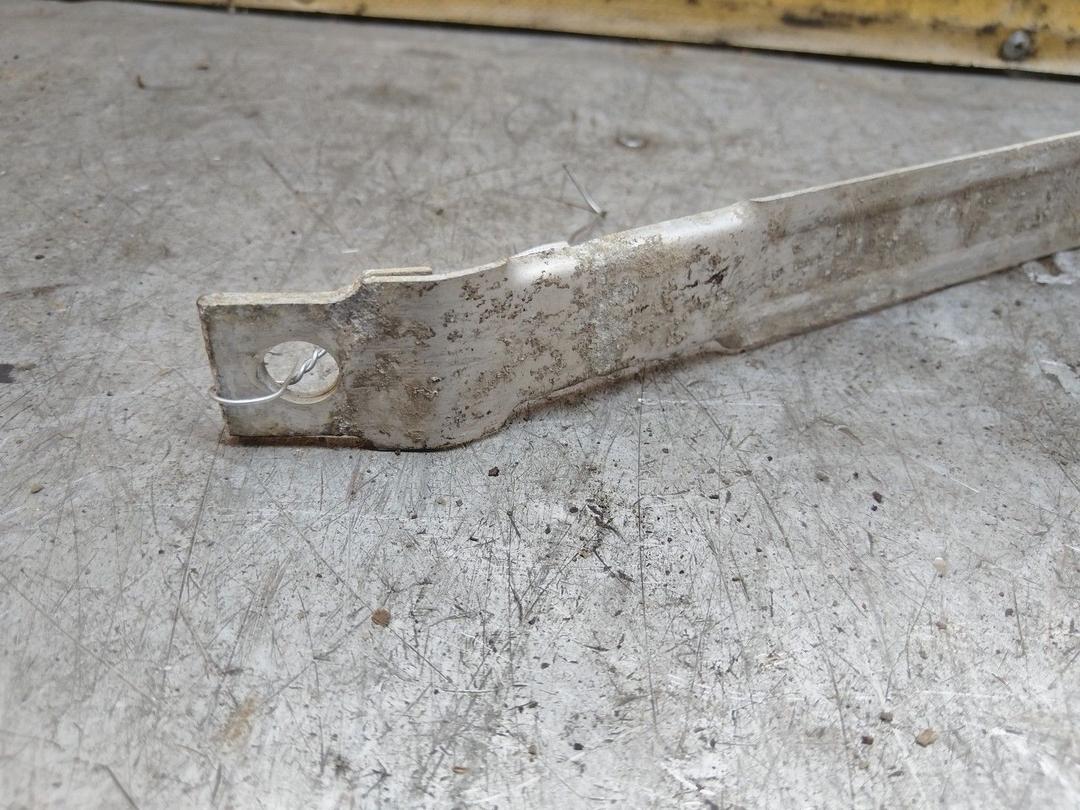 Крепление топливного бака 967W41 Skoda Fabia купить