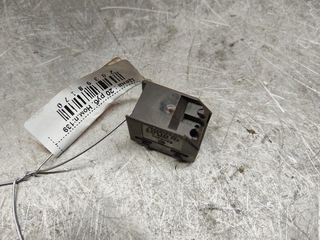 Кнопка стеклоподъемника заднего левого 6HOWKG Volkswagen Golf - Фото 2