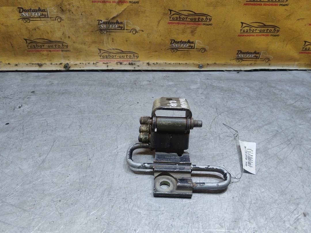 Петля двери передней правой W8UZ18 Volkswagen Touran купить