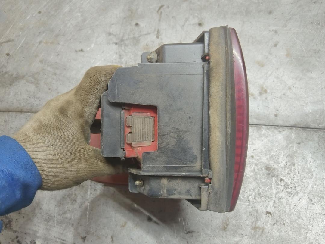 Фонарь задний левый I109TJ Audi 80 купить в магазине запчастей бу