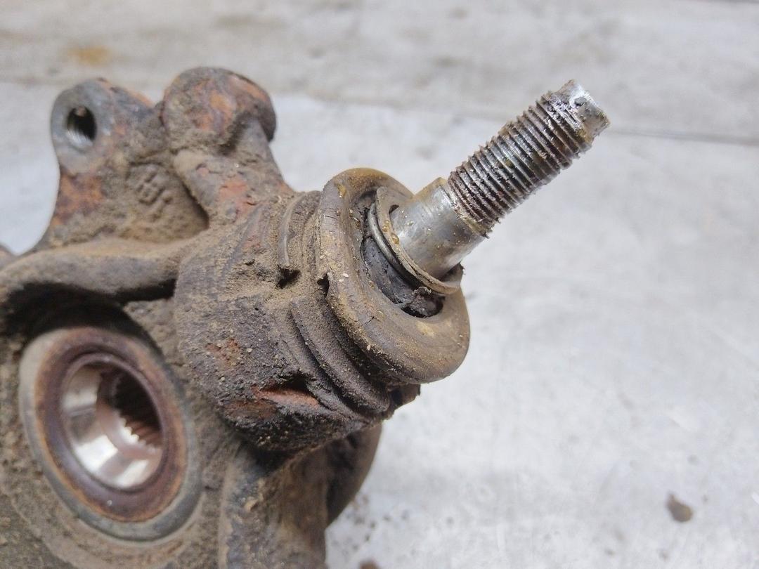 Кулак поворотный левый 7HMK7I Peugeot 406 - Фото 6