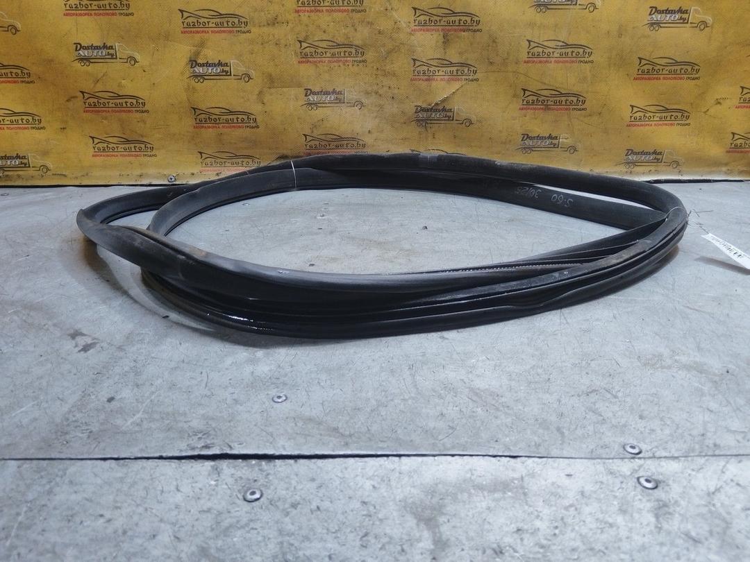 Уплотнитель двери передней правой V3R4QS Volvo S60 купить на авторазборке