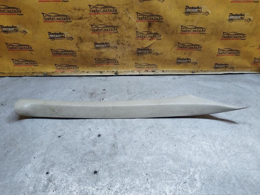 Обшивка стойки передней правой V0905W Audi 80