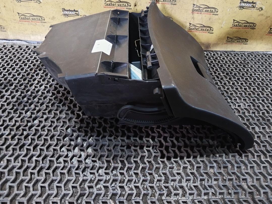 Бардачок RFVM40 Peugeot 307 купить в магазине запчастей бу