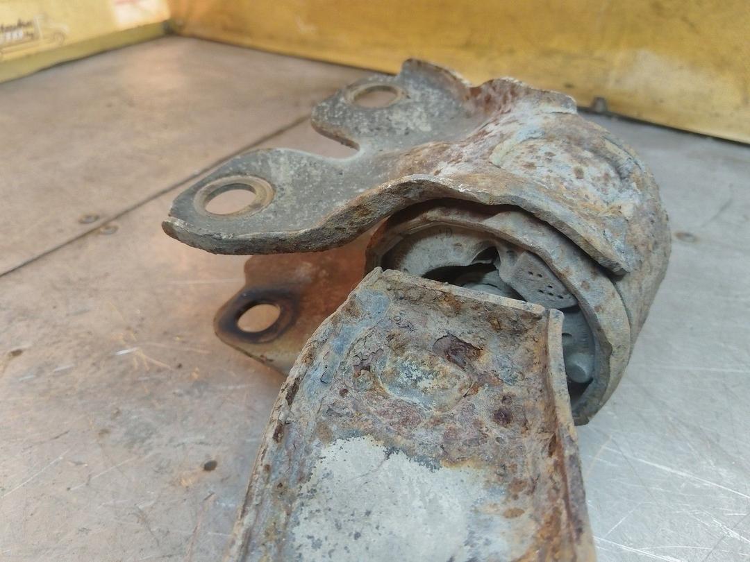 Рычаг передний правый WQF6BC Volvo XC70 undefined