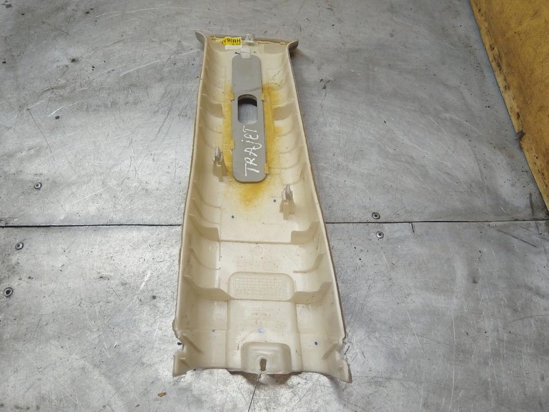 Обшивка стойки центральной правой ZULVYD Hyundai Trajet купить