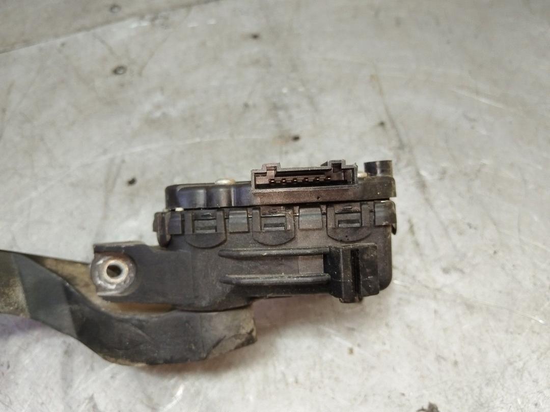 Педаль газа JIHD3V Volkswagen Passat купить с доставкой