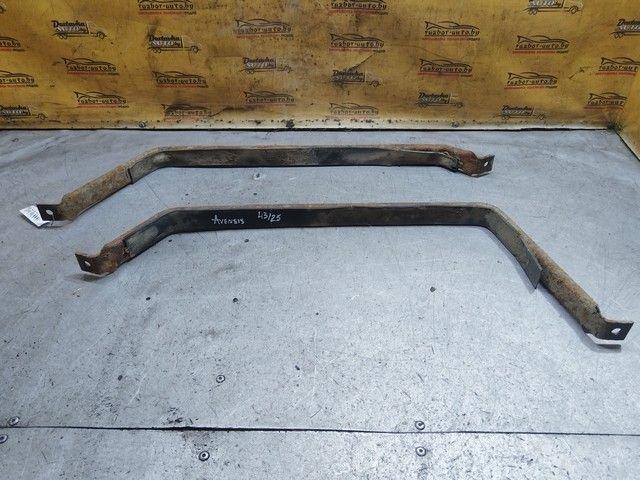 Крепление топливного бака SYP6Q8 Toyota Avensis