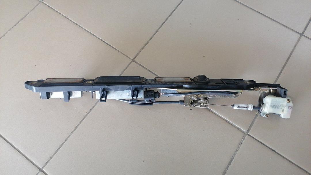 Накладка подсветки номера 2QYUSV Volkswagen Passat купить с доставкой