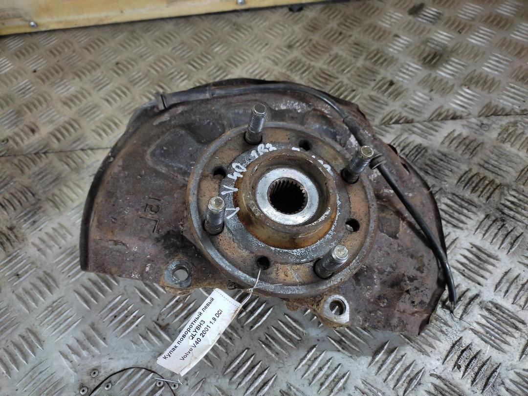 Кулак поворотный левый QLY8H3 Volvo V40