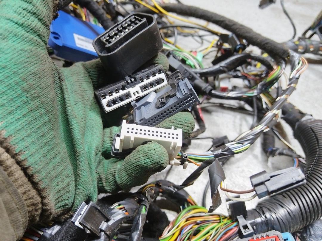 Проводка салона KB11QK Ford C-Max купить с доставкой. Огромный выбор запчастей и марок авто. У нас есть практически все.