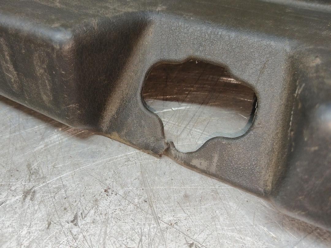 Накладка замка багажника 0K624W Volvo V40 купить