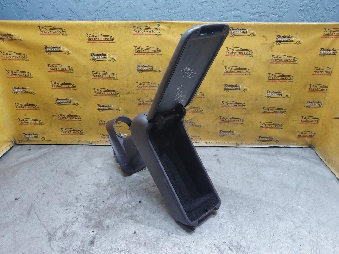 Подлокотник M8WDVT Mercedes A W168 купить в магазине запчастей бу