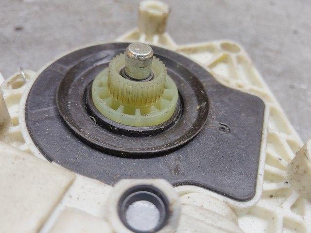 Моторчик стеклоподъемника передний левый XZ6ZGU Peugeot 607 купить в магазине запчастей бу