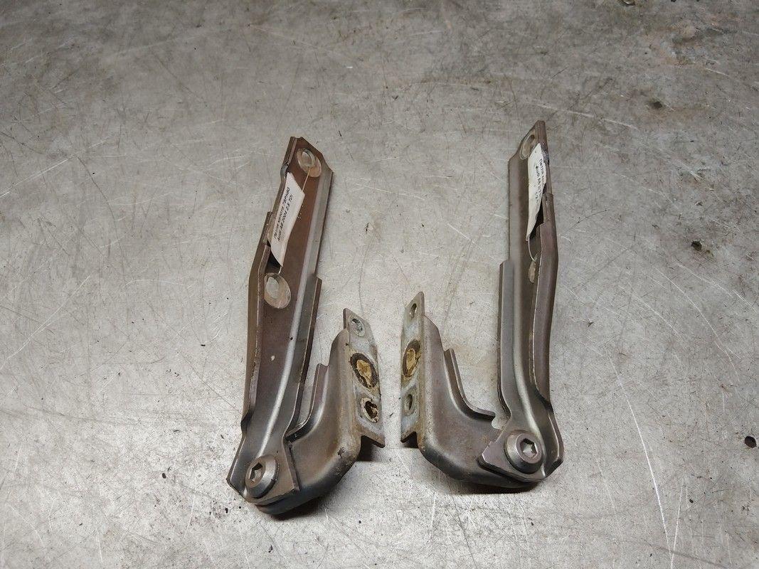 Петля капота 7SPH6G Audi A6 - Фото 1