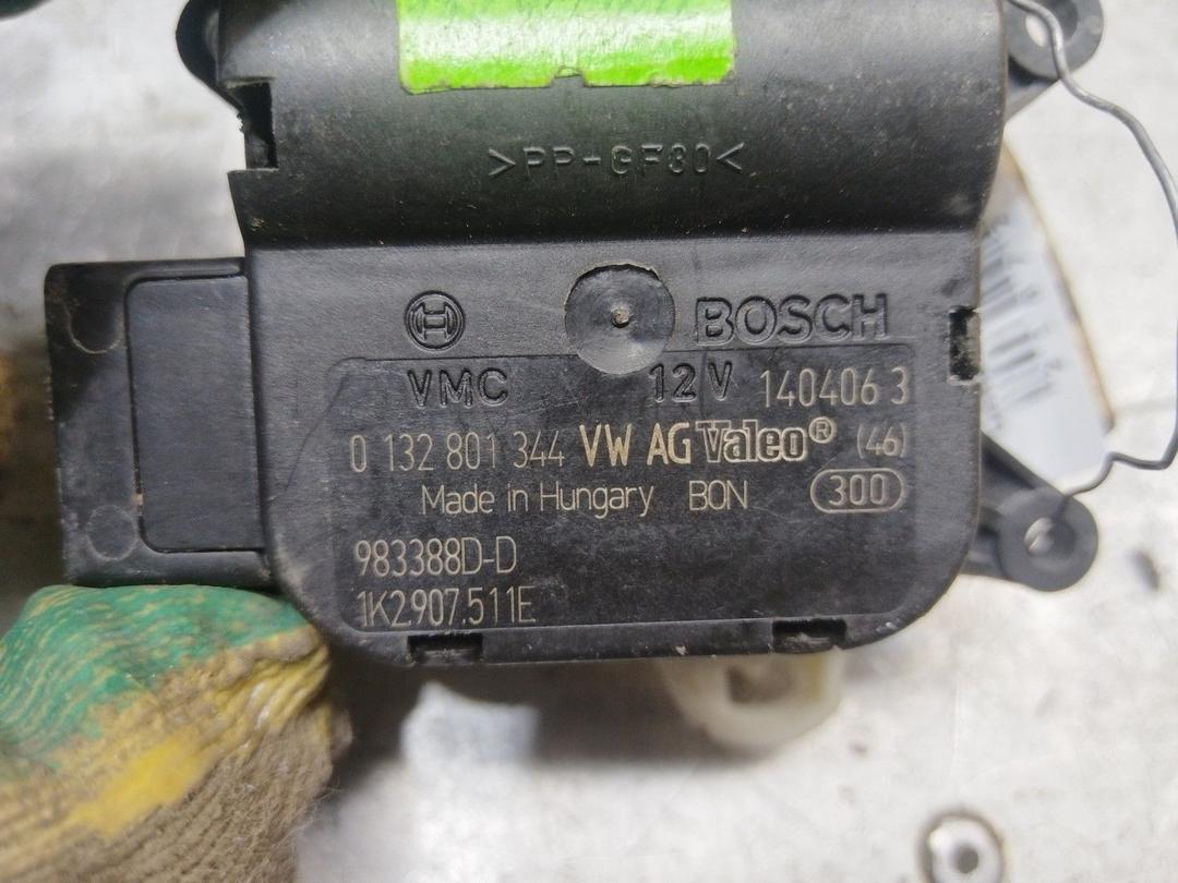 Моторчик заслонки печки 9BXN9V Volkswagen Passat - Фото 4