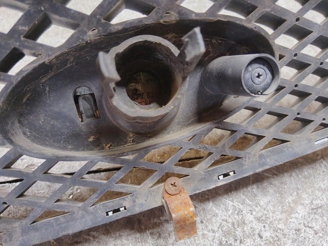 Решетка радиатора YDXC3I Ford C-Max купить с доставкой. Огромный выбор запчастей и марок авто. У нас есть практически все.