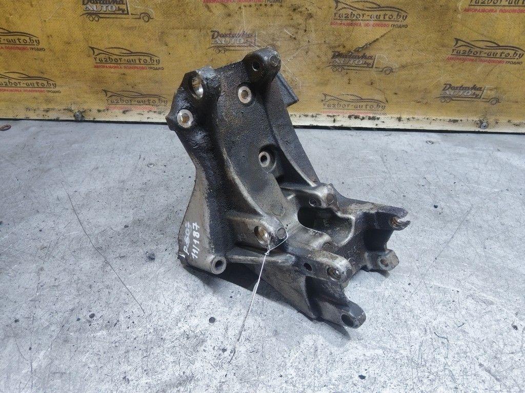 Кронштейн генератора LWVFKC Peugeot 607 - Фото 1