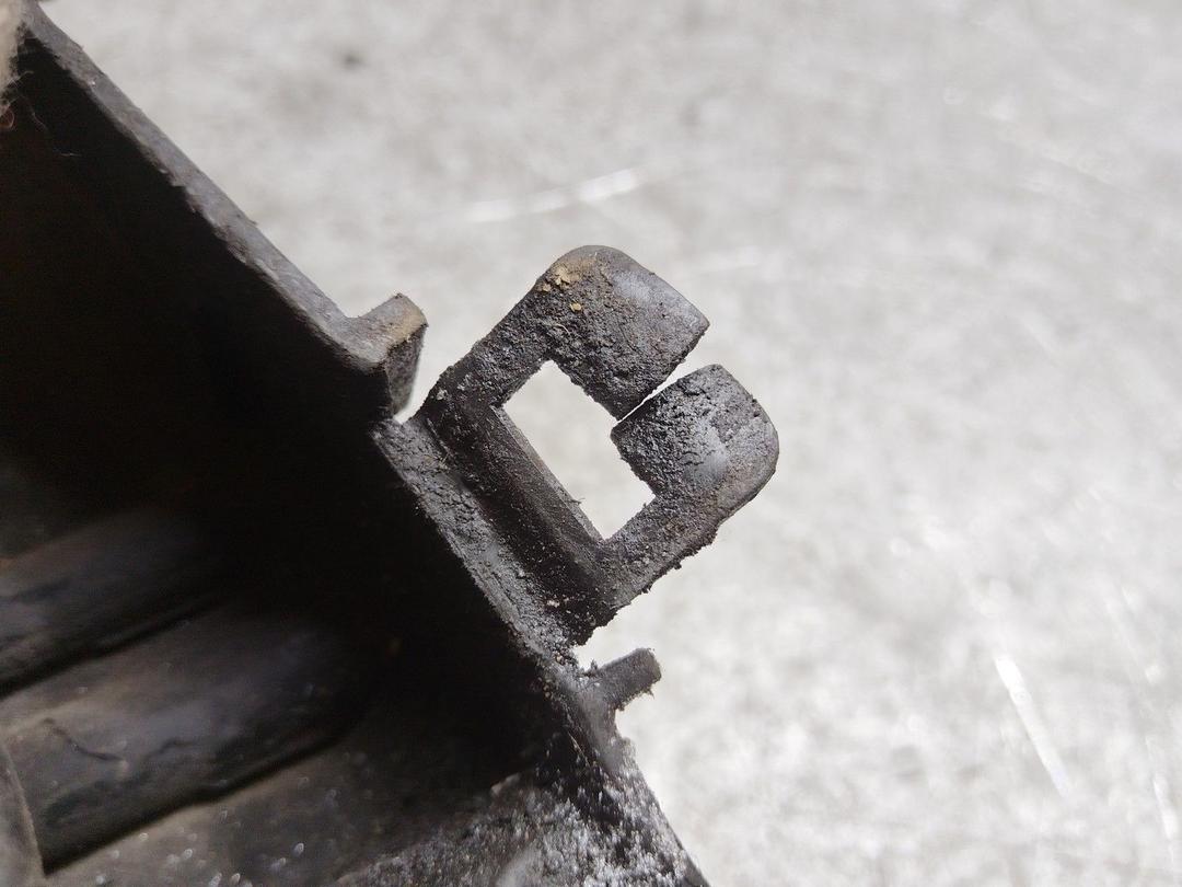 Защита (кожух) ремня ГРМ 2D4J22 Renault Clio купить на авторазборке