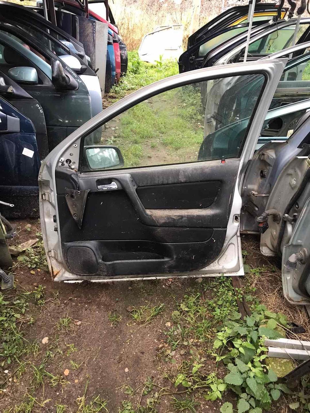 Дверь передняя правая Y74AXS Opel Astra купить