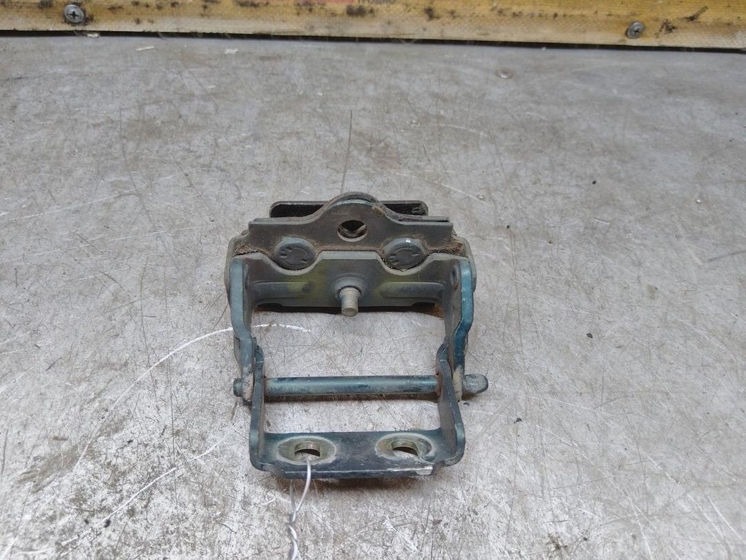 Петля крышки багажника IQ2FW4 Ford Tourneo Connect купить на авторазборке