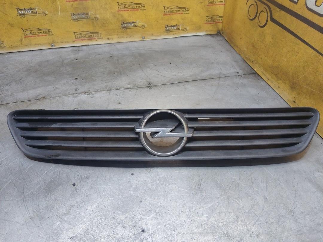 Решетка капота Q2VK03 Opel Astra - Фото 1