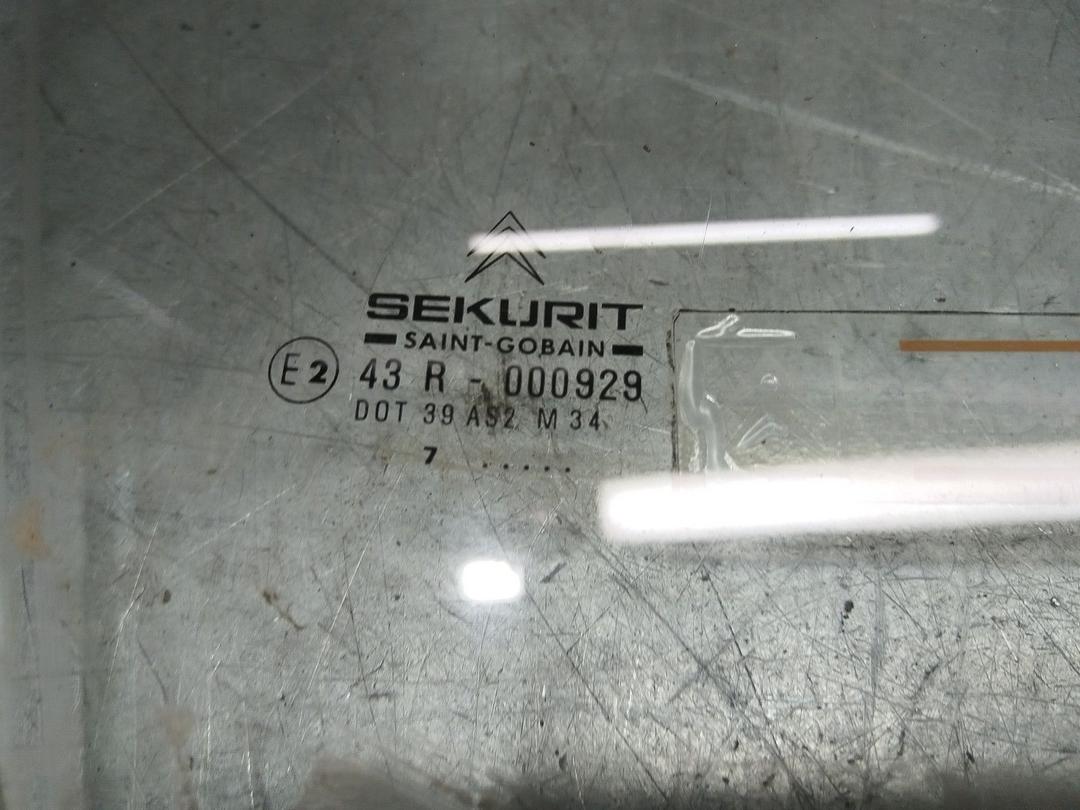 Стекло двери передней правой ZOTCCF Citroen Xantia купить на авторазборке
