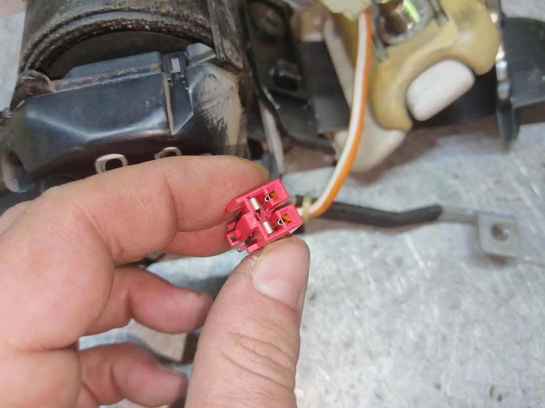 Ремень безопасности передний правый S2U0M4 Mitsubishi Carisma - Фото 2