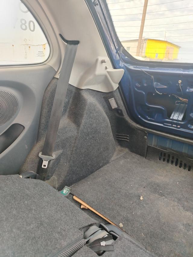 Обшивка багажника Y9YUIP Nissan Micra