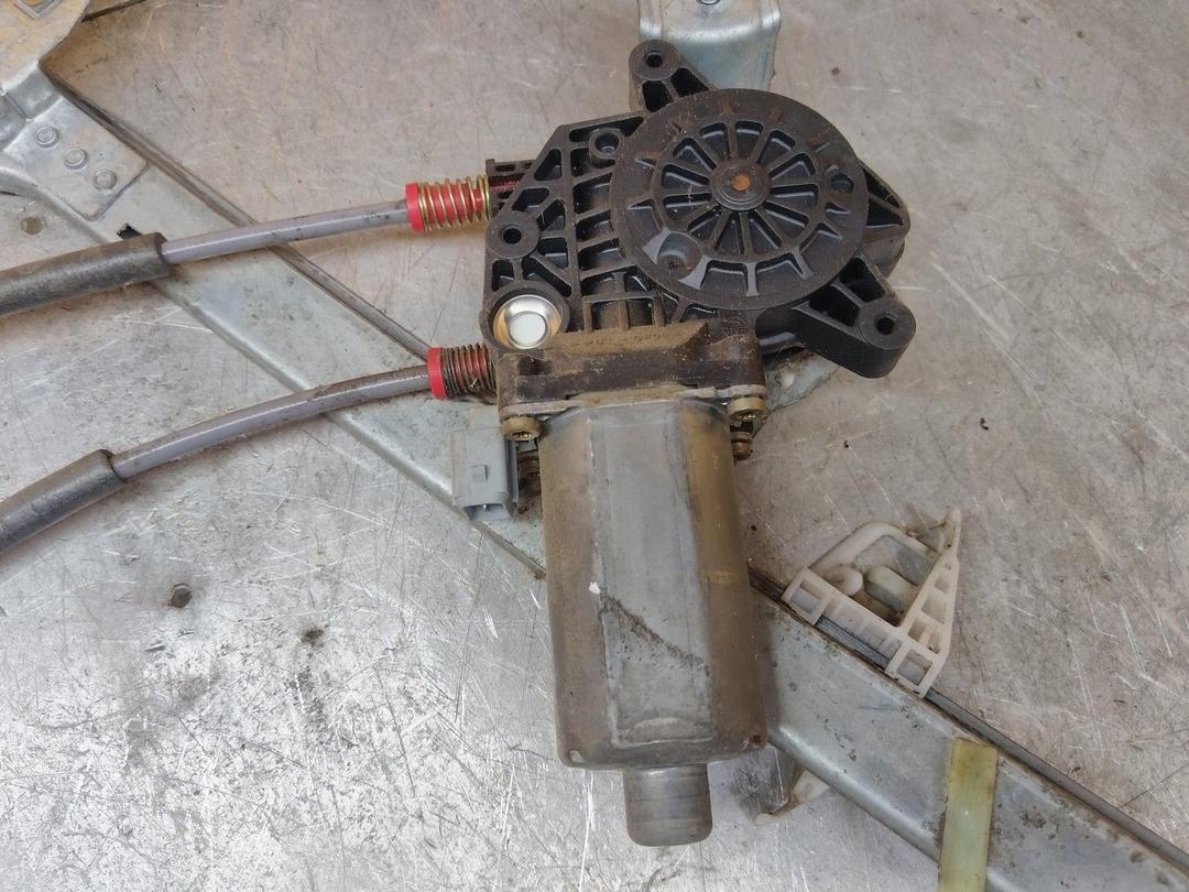 Стеклоподъемник электрический передний левый 6UO1D1 Citroen Xsara купить