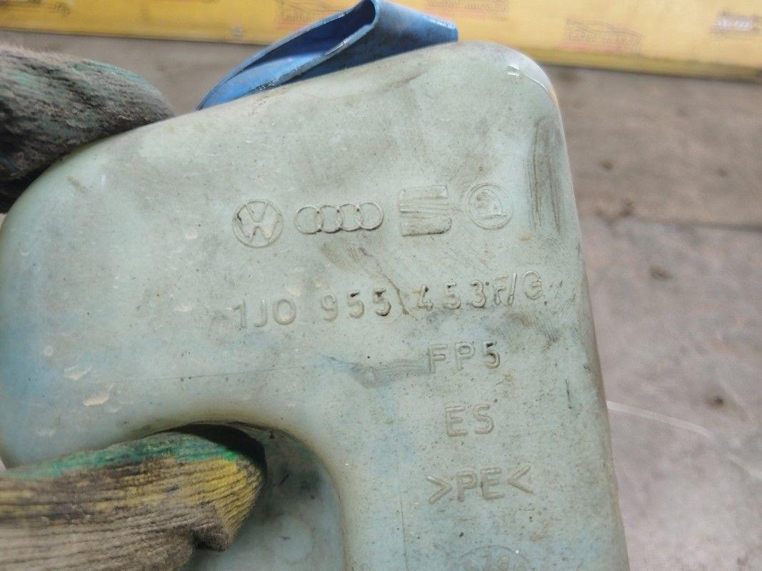 Бачок омывателя RV46HX Volkswagen Golf купить с доставкой