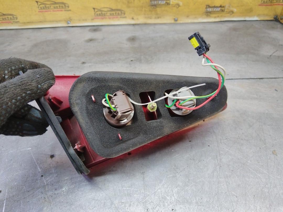 Фонарь крышки багажника правый MCRJIZ Peugeot 607 купить с доставкой