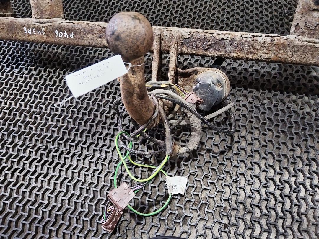 Прицепное устройство (фаркоп) I83UMF Peugeot 406 - Фото 2