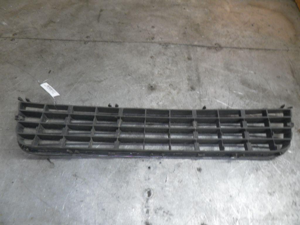 Заглушка (решетка) в бампер передний T8XXS9 Audi A6 купить