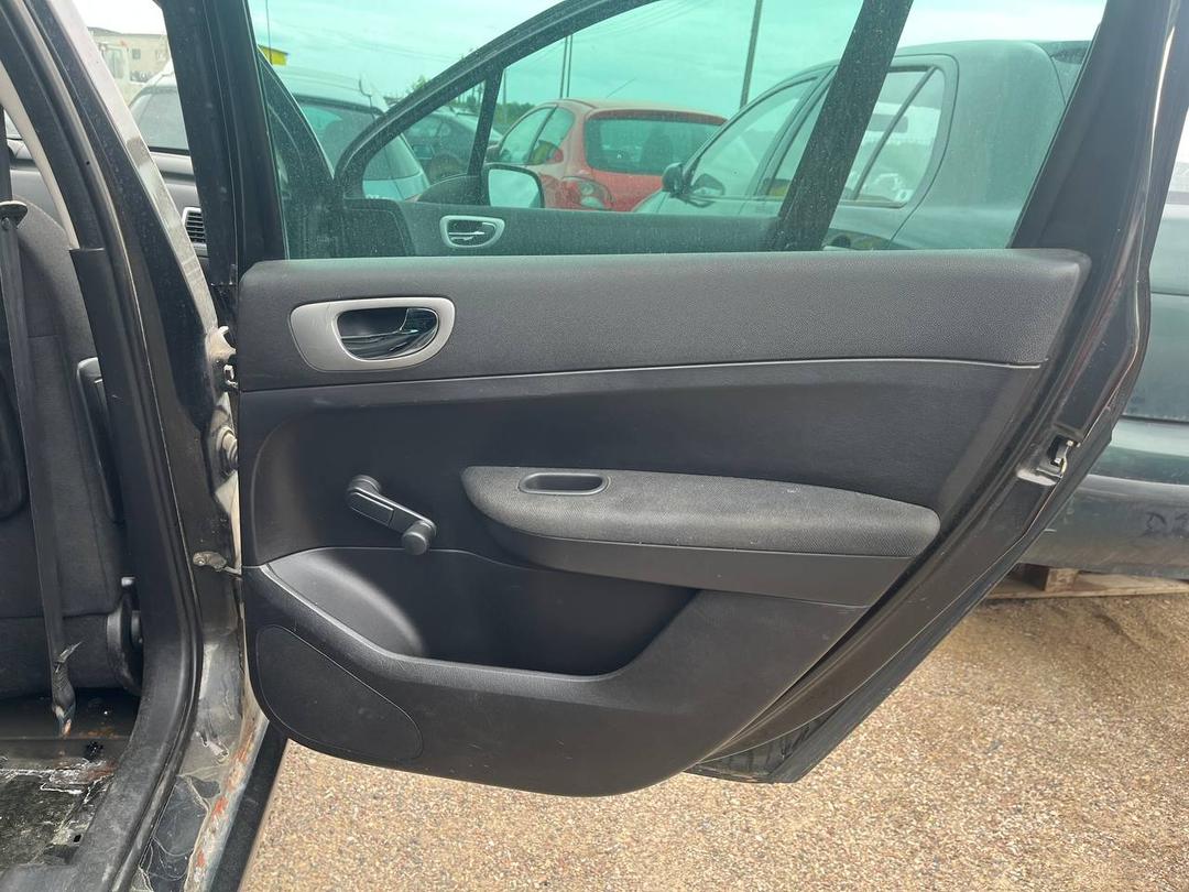 Дверь задняя правая BWDW9F Peugeot 307 купить