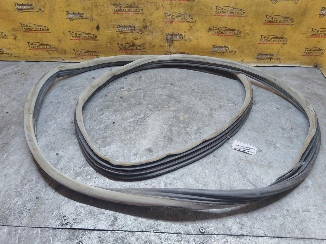 Уплотнитель двери передней правой J2J2CX Renault Espace купить с доставкой