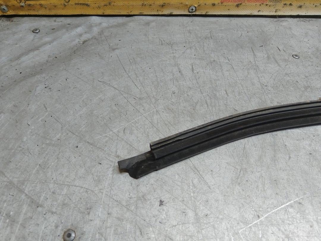 Молдинг стекла двери передней левой наружный 6NSHAT Volvo S60 купить в магазине запчастей бу