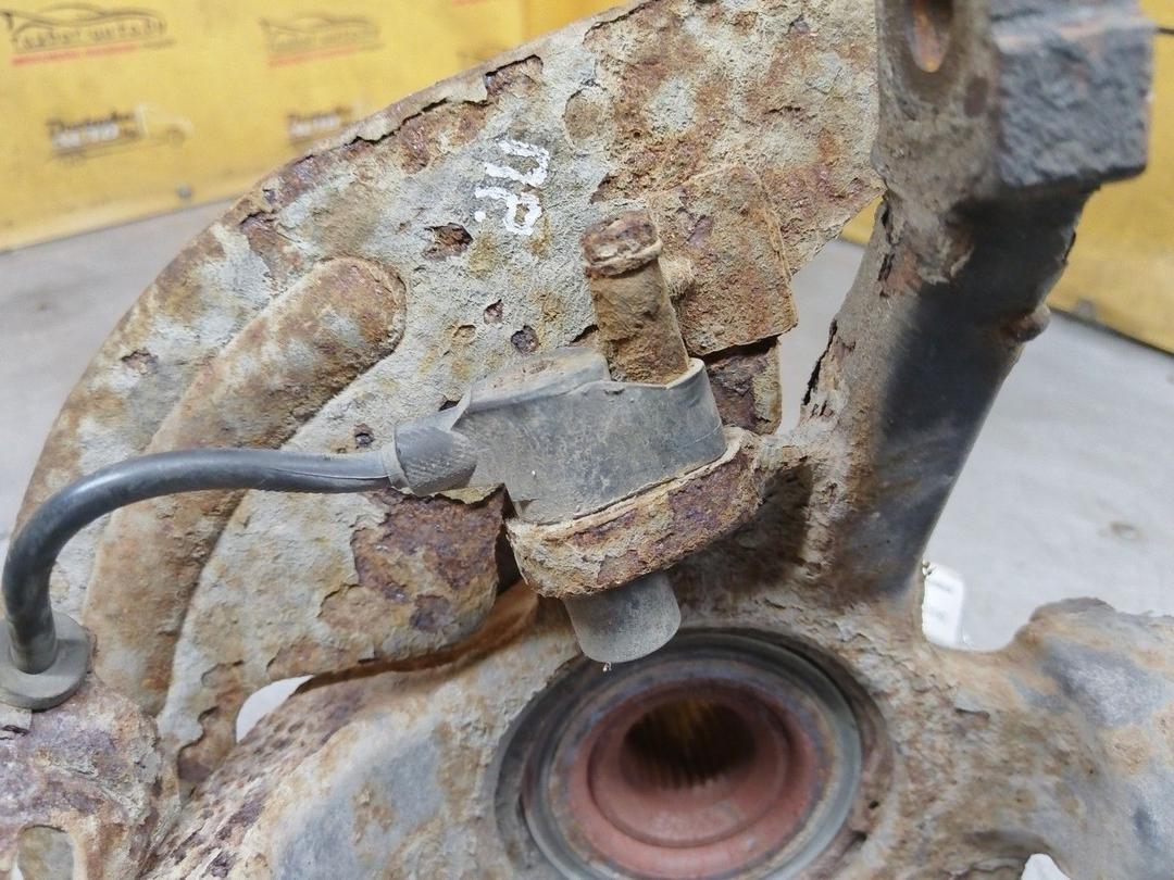 Кулак поворотный правый 4LKQUB Peugeot 607 undefined